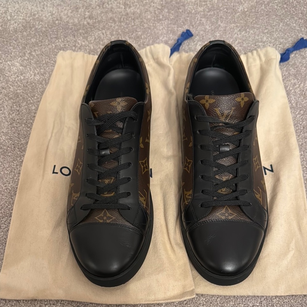 MENS AUTHENTIC LOUIS VUITTON MONOGRAM SNEAKERS- size 11
